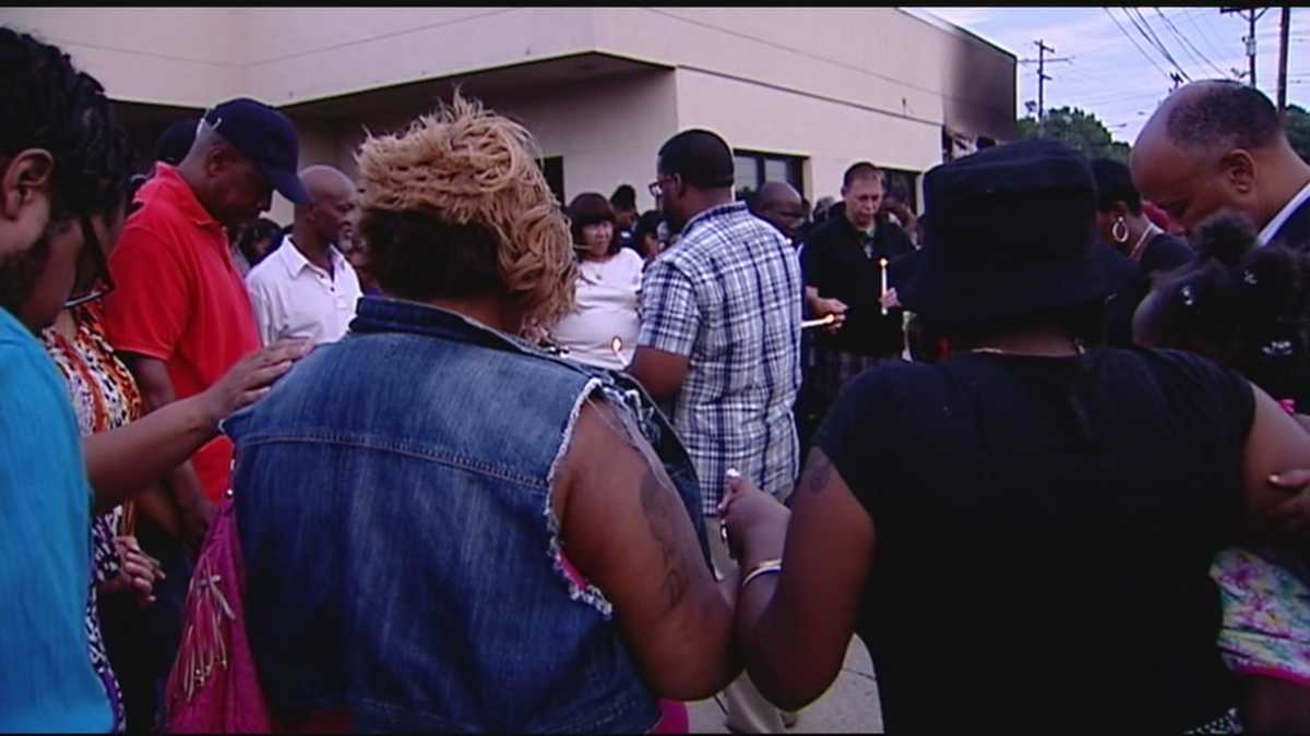 Vigil for two young brothers killed in crash draws hundreds