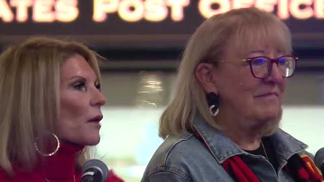 Donna Kelce, Tammy Reid help unwrap Giving Machine at Union Station - Vimarsana News