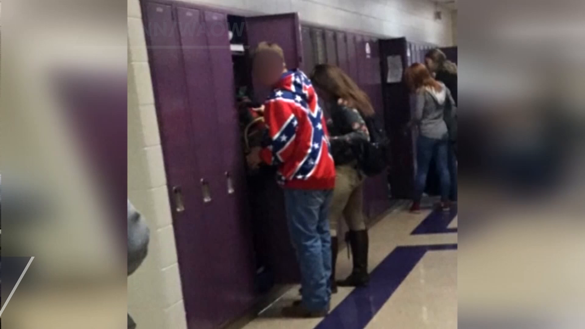 Meddele lommeregner Lada Emotional debate surrounds Confederate flag sweater