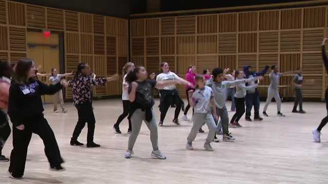 Cast of Disney's 'The Lion King' provides kids with fun way to get into theater with Broadway day camp - Vimarsana News