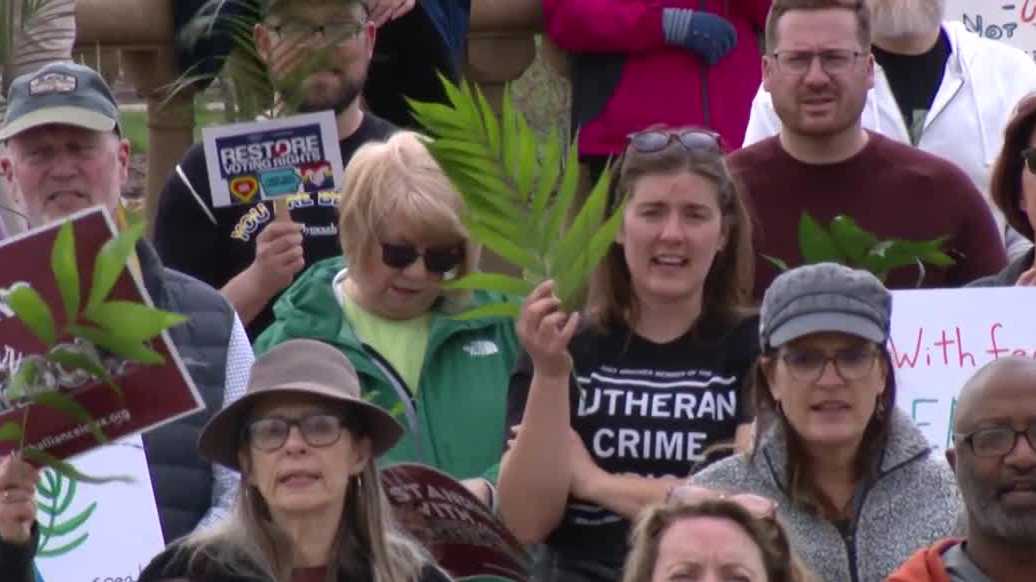 Hundreds gather at Iowa Capitol for Palm Sunday faith rally following weekend protests