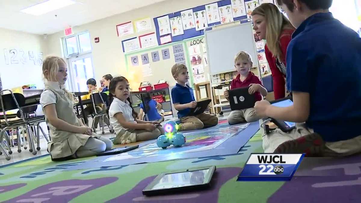 Robots teach 5-year-olds technology at school