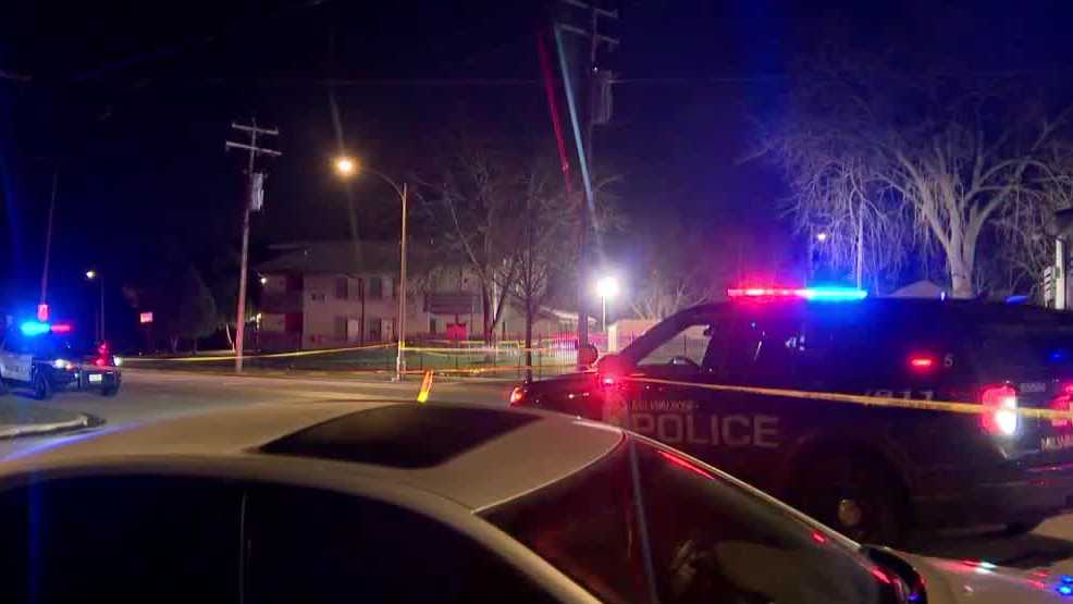 Double shooting overnight kills 1 in Milwaukee