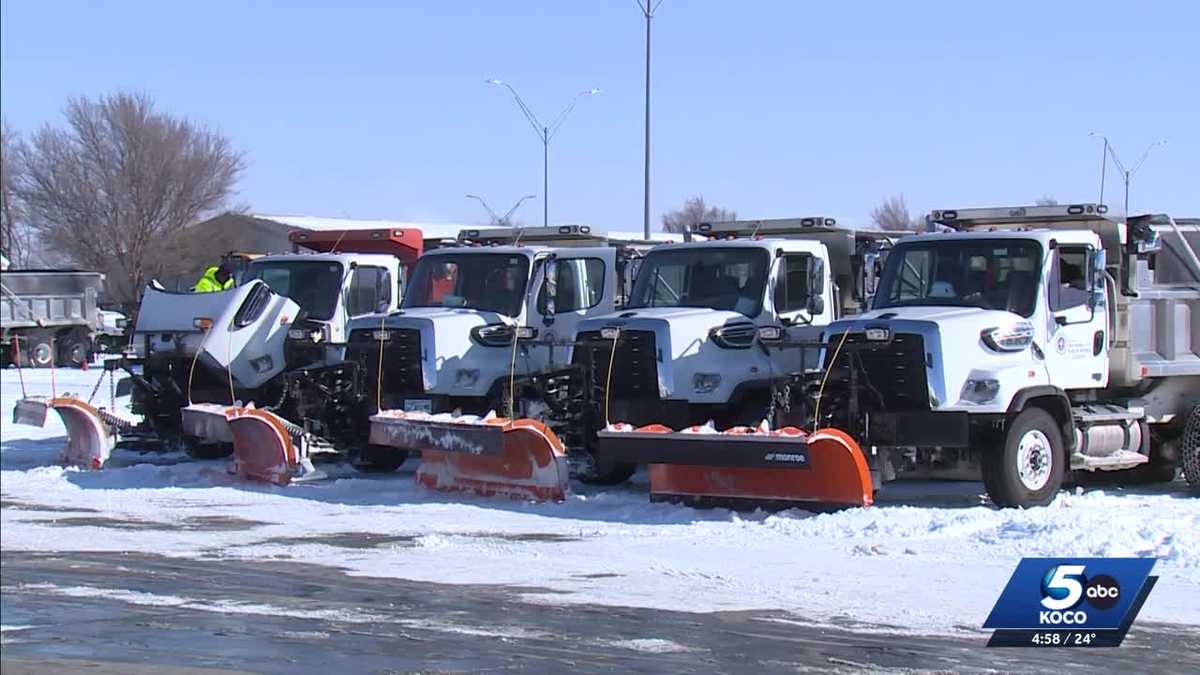 OKC crews hard at work clearing roads after weekend snowstorm