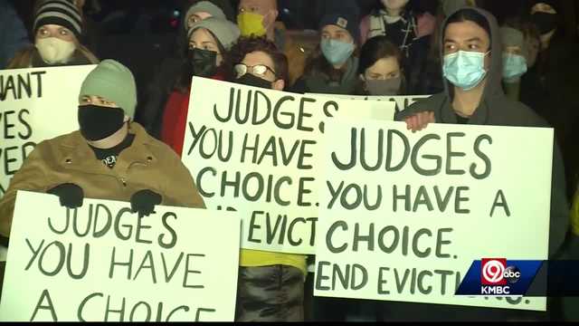 KC Tenants protests evictions outside second Jackson County judge's home - Vimarsana News
