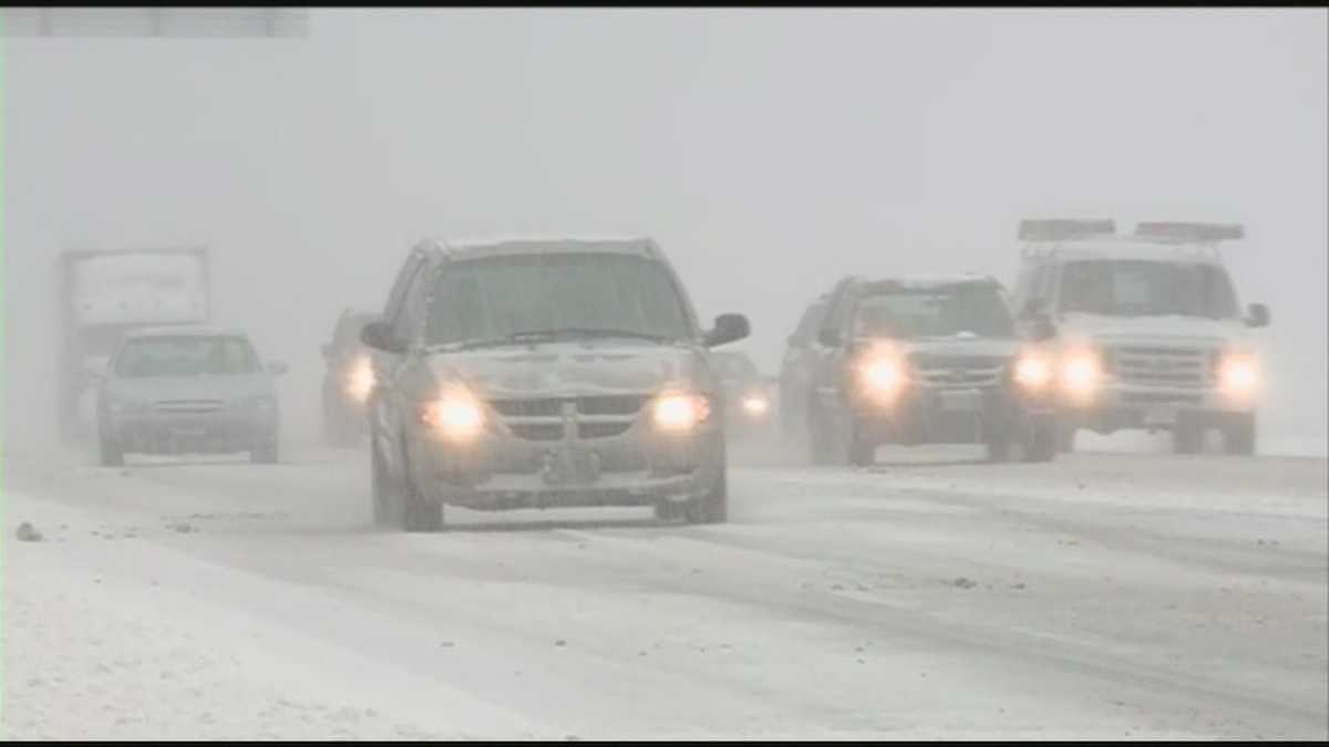 Snow piles up on NH roads