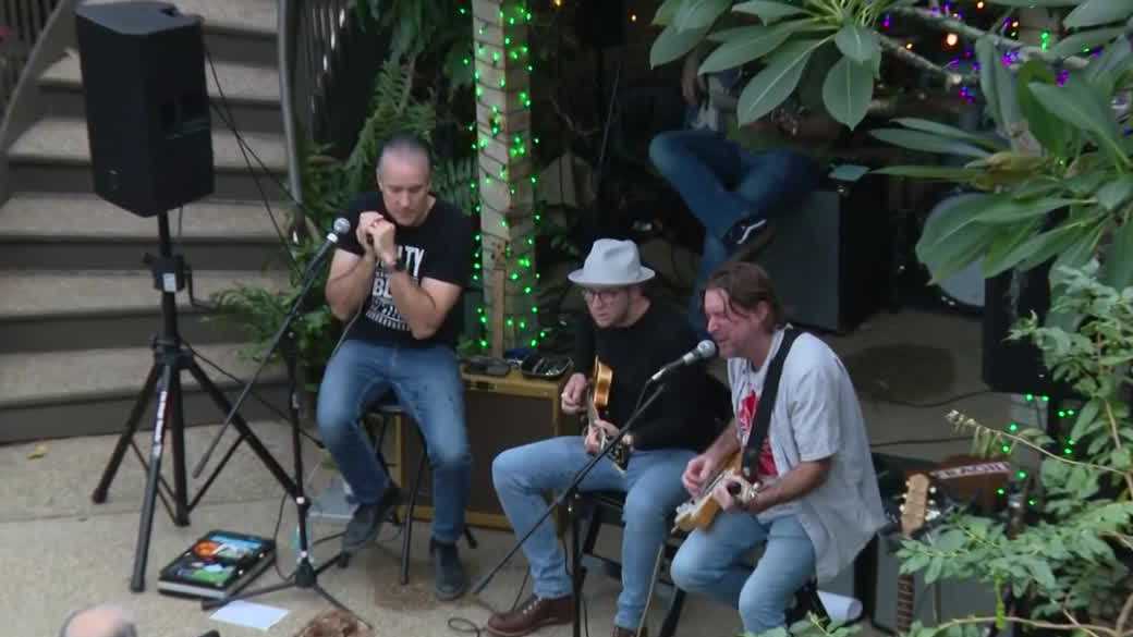 Blues music fills Des Moines Botanical Garden