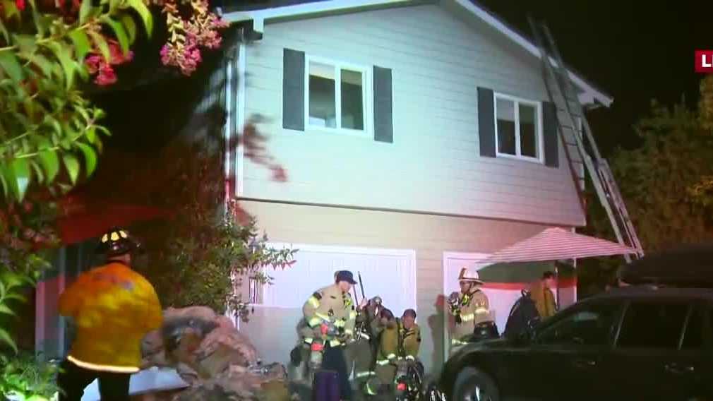 Fire damages 2 Fair Oaks homes, 12 safely evacuated