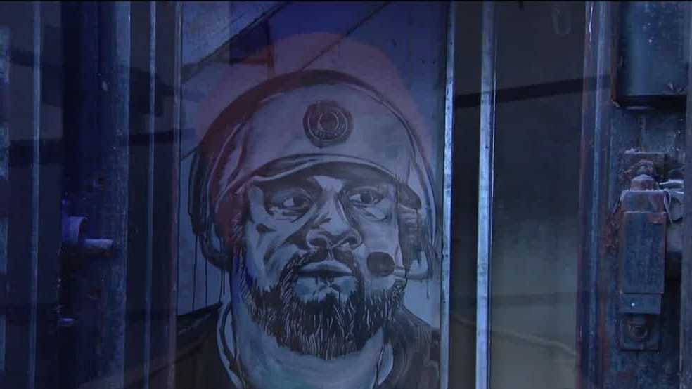 Local artist paying tribute to Mike Tomlin with new mural