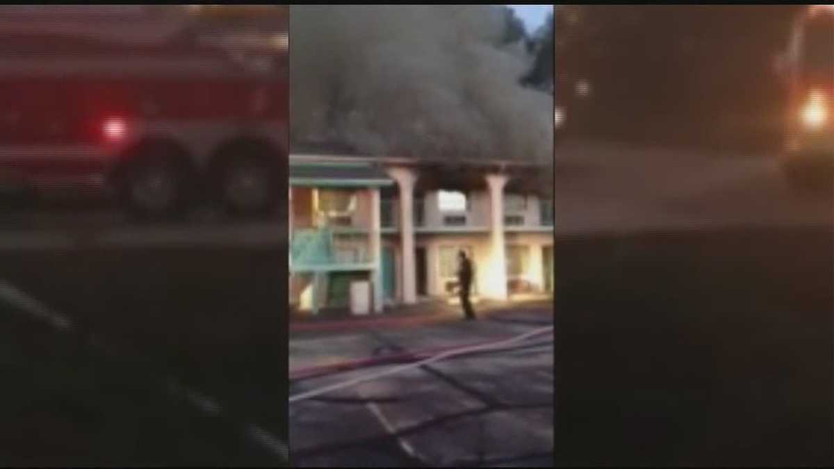 Fire destroys Vicksburg hotel