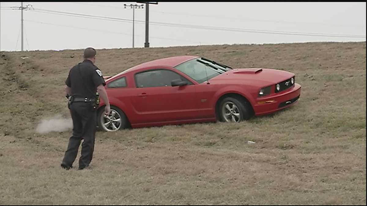 La. drivers struggle with icy roads Friday