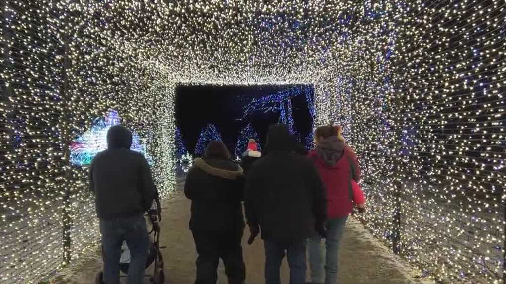 リッチフィールドのホリデーライトショーのために寒さに耐える花崗岩のスターたち
