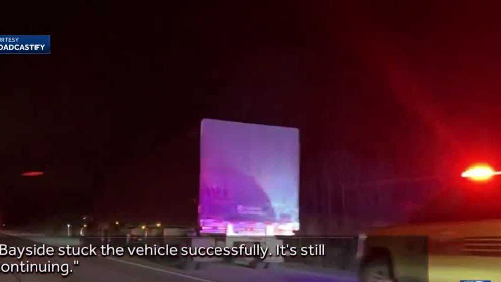 Semitruck driver leads police on chase on I-43