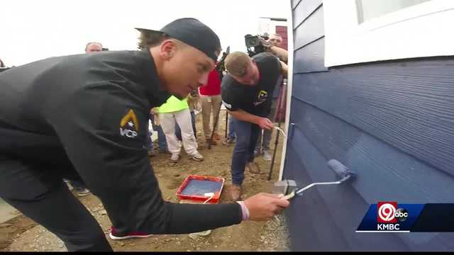Mahomes Helped Build Tiny Homes For Veterans In Kansas City Tuesday