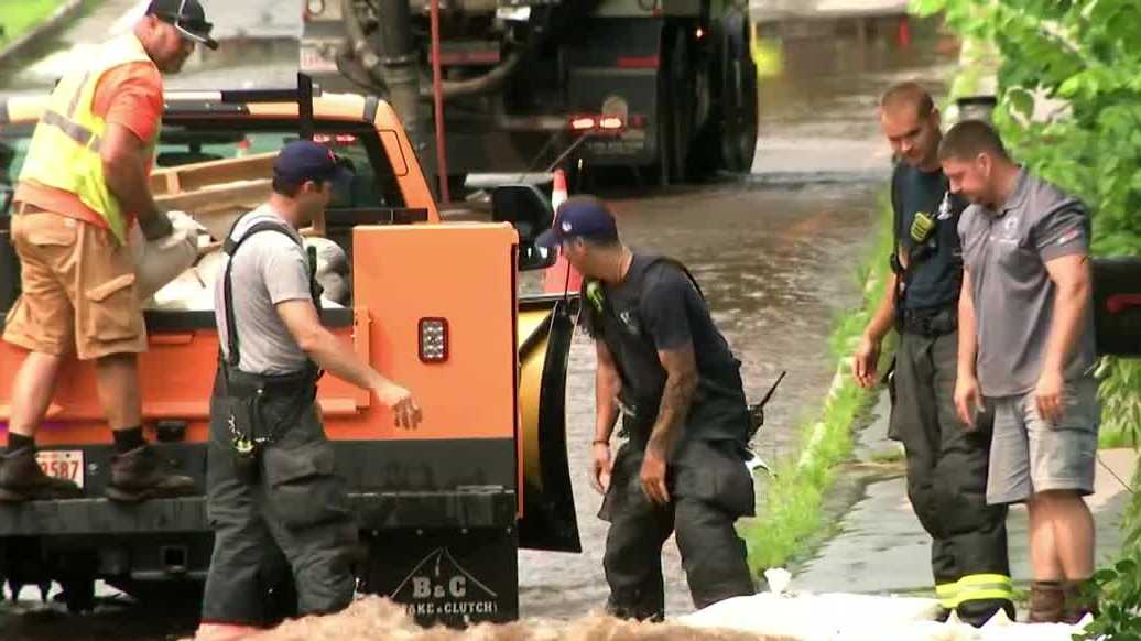 Water main break shuts down road, disrupts water service in Nashua