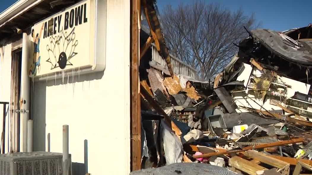 Iowa high school bowling team loses all of its gear in massive fire