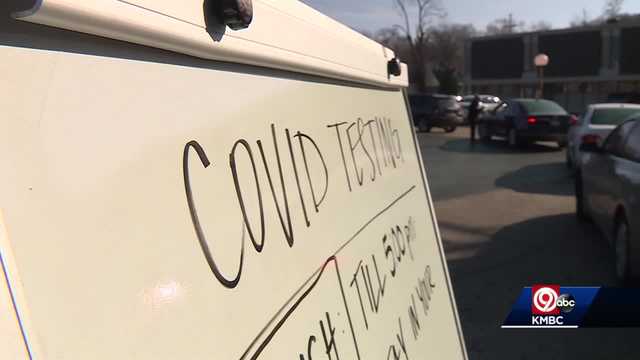 Long lines of cars wait to get COVID-19 tests at Vibrant Health KC testing site in KCK - Vimarsana News