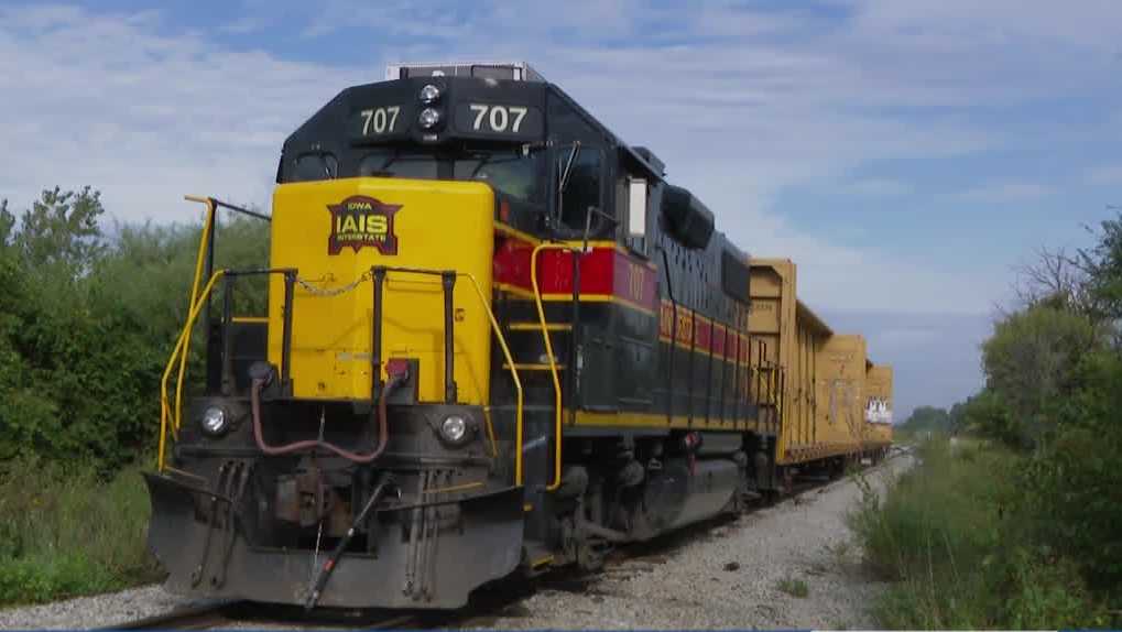 Train enthusiasts gather to mark possible final run of Iowa’s Grimes Line