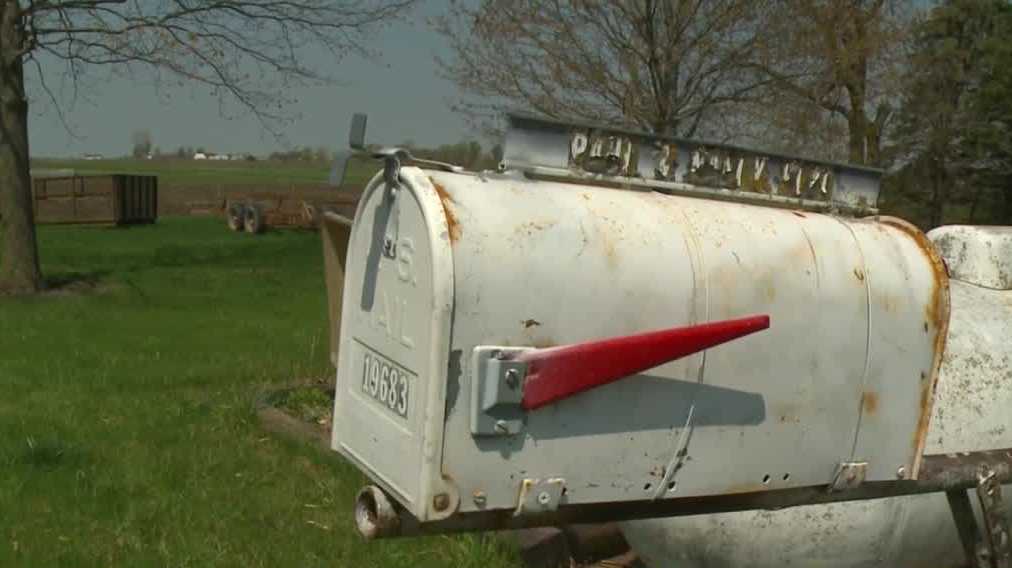 Iowa farmer in stalemate with post office over mailbox location