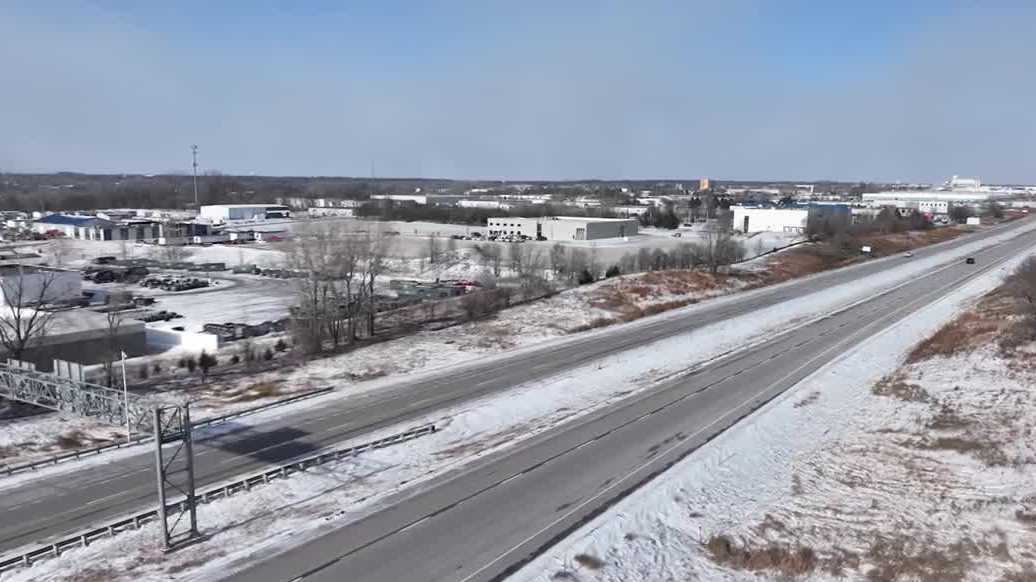 Iowa blizzard forces closure of I-35, stranding travelers overnight