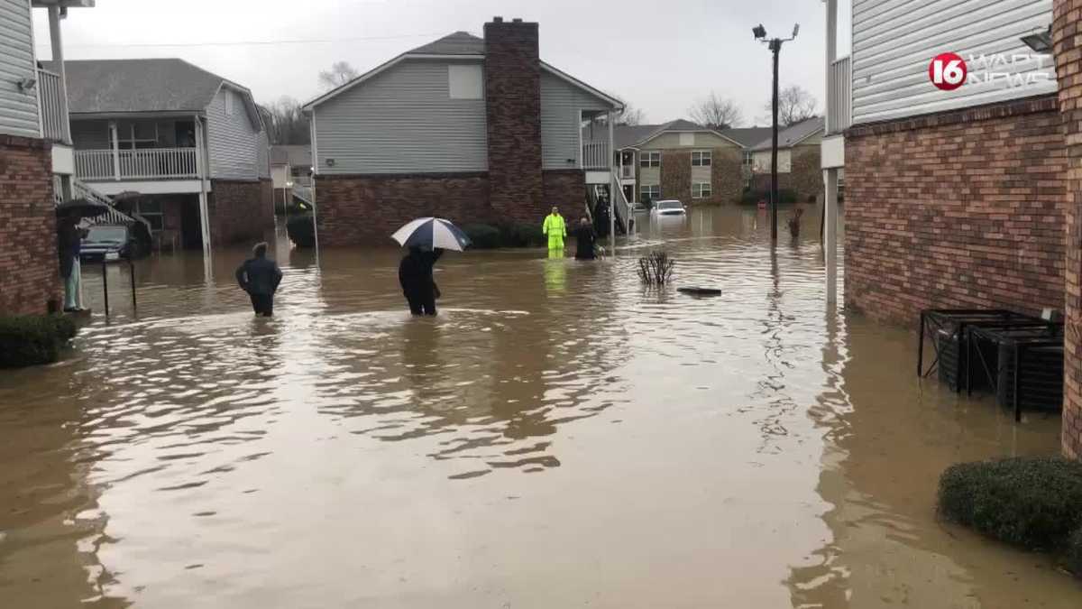 Flooding leads to rescues at Jackson apartment complex