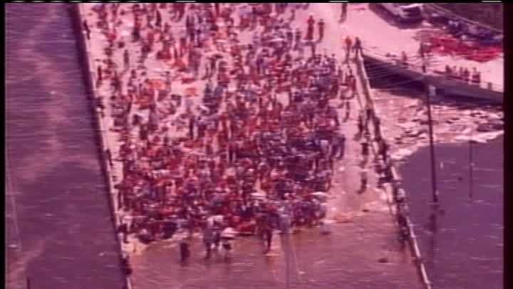 2005: OPP inmates wait on highway