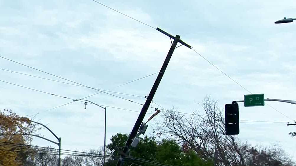 FedEx truck crashes into power pole in Midtown Sacramento