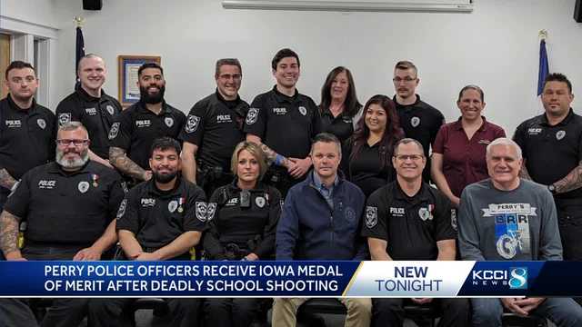 Perry police officers receive Iowa Medal of Merit after deadly school shooting - Vimarsana News