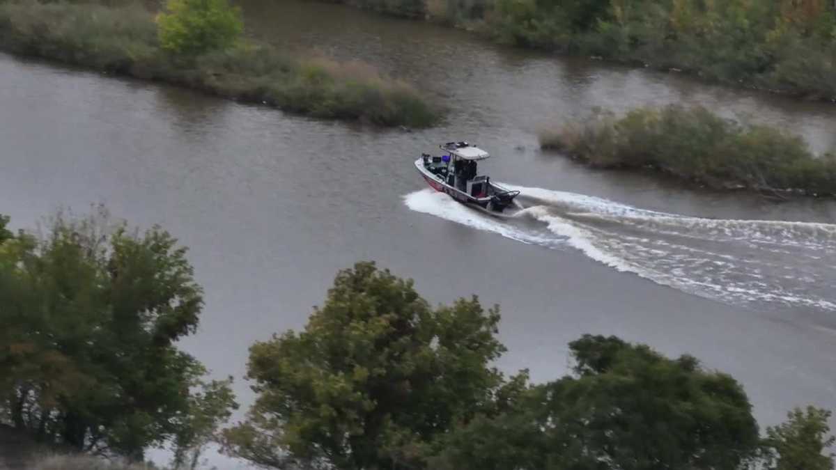 Suspect accused of stealing delivery driver's car jumps in river - KOCO