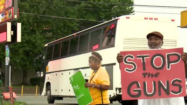 Children & community members in West Louisville march amid rise in shooting deaths of young people - Vimarsana News