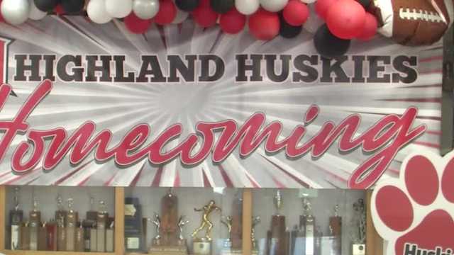 Iowa families upset high school seniors were punished for homecoming prank - Vimarsana News