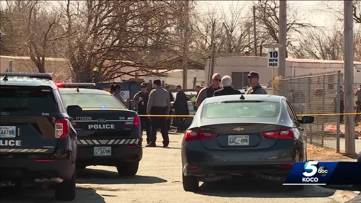 OKC police search for suspects after two people found dead in car - KOCO