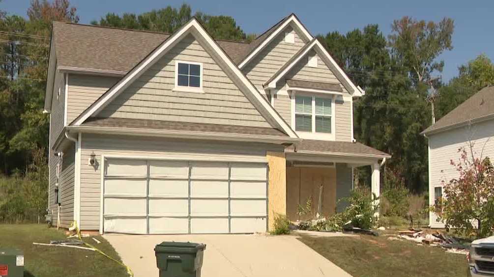 Simpsonville neighbors react to stolen car that plowed into home