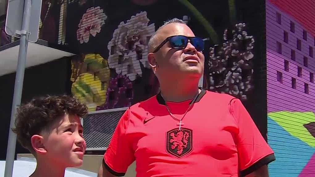 Netherlands arrives in Kansas City for FIFA World Cup base camp as fans celebrate team's arrival