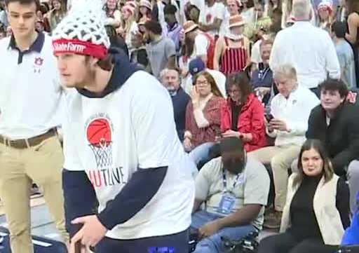 Auburn student drains 94 foot putt on a basketball court to win a new Auburn student drains 94 foot putt on a basketball court to win a new