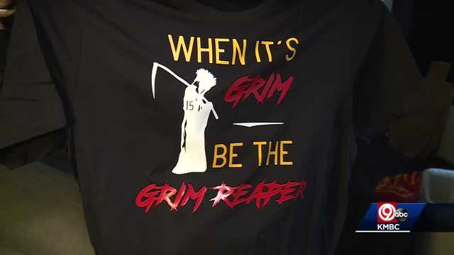 Mahomes When it's Grim Be the Grim Reaper Kansas City Chiefs Shirt -  Peanutstee