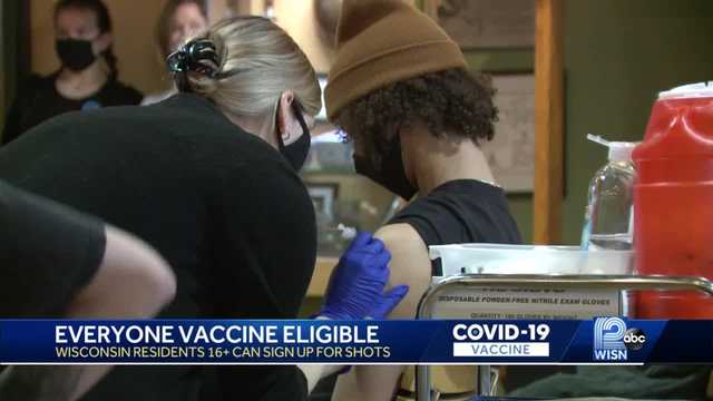 Teens show up for COVID-19 vaccine clinic at Milwaukee Public Market - Vimarsana News
