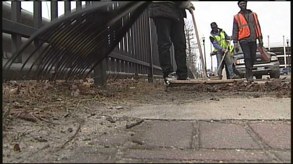 Lewiston public works crews begin spring cleaning