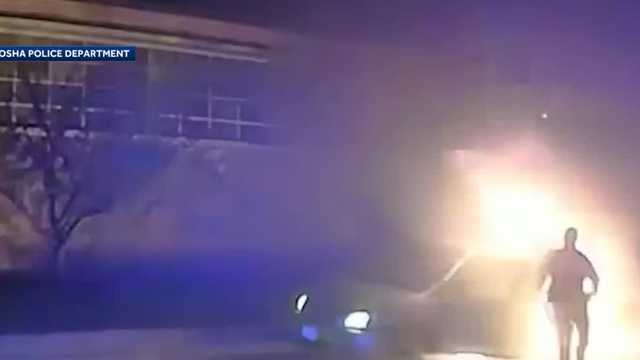 Kenosha police officers help man escape van on fire - Vimarsana News