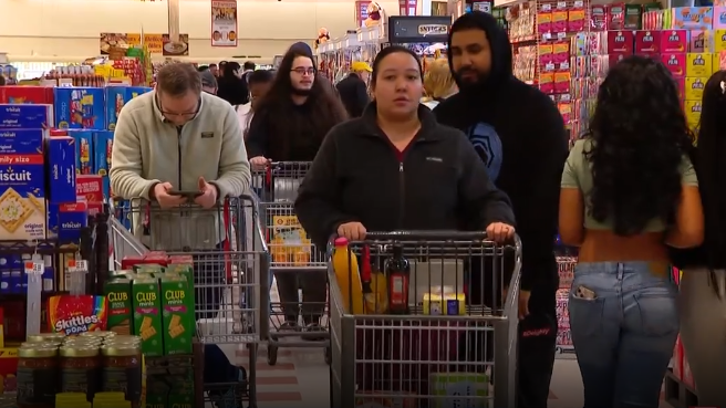 Mass. shoppers heading to grocery stores in last-minute rush for ...