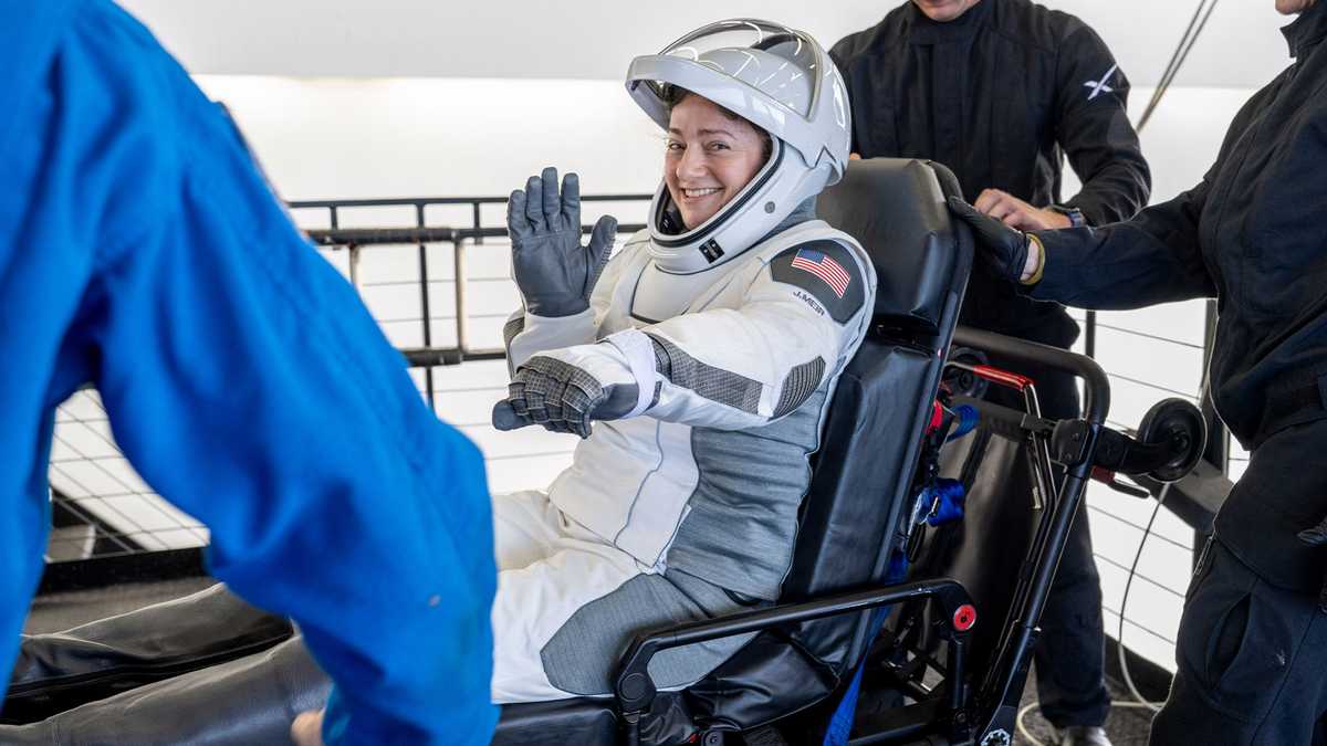 Maine native among astronauts who returned to Earth after 8 months in ...