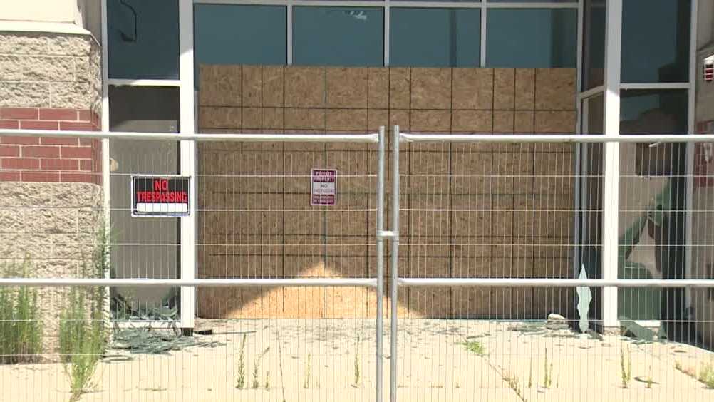 Closed Steeplegate Mall Attracts 'urban Explorers'