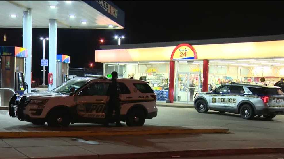 Police investigating robbery at Pittsburgh gas station