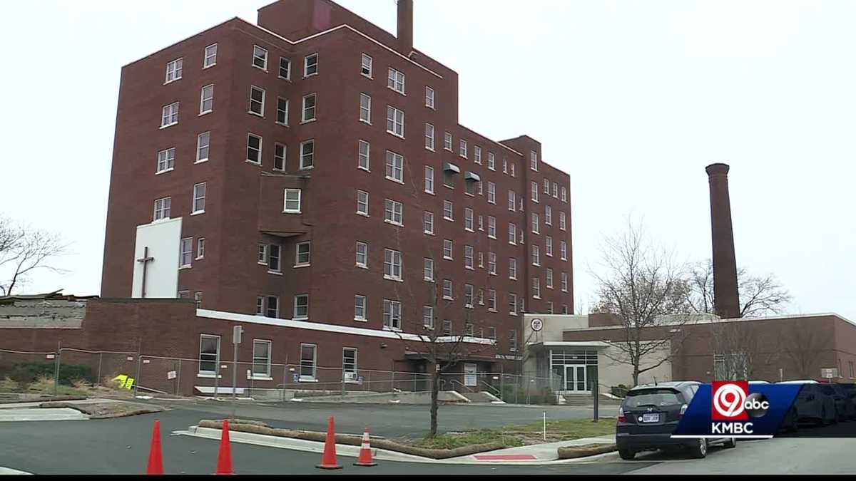 Demolition begins on 100-year-old building on Donnelly College campus