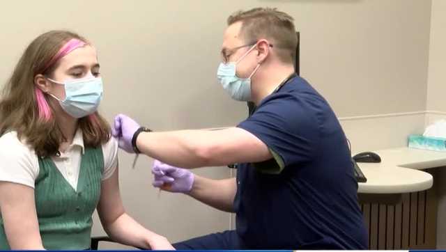 Iowa teen celebrates birthday with COVID-19 vaccine - Vimarsana News