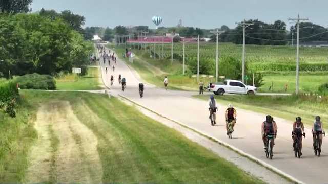 Cooler weather and community fun mark RAGBRAI route through Ogden and Boone