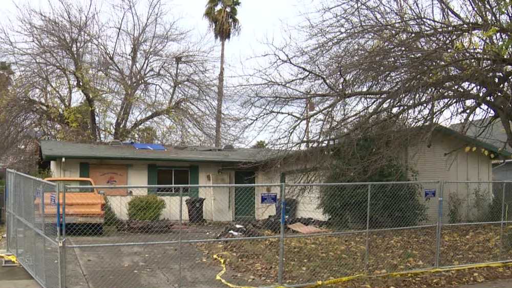 1 killed in Christmas Eve house fire in Citrus Heights, officials say