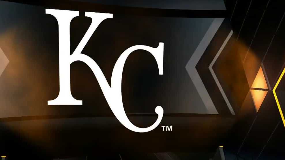 Kansas City Royals trade pitcher Jose Cuas to Chicago Cubs