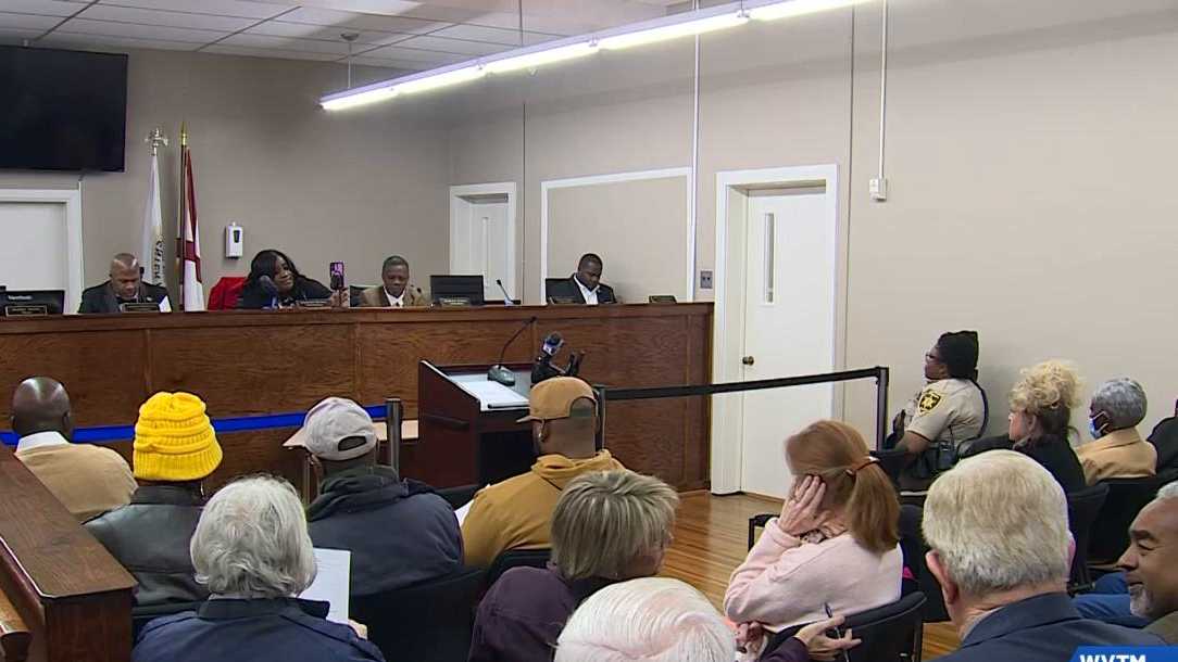Center Point City Council votes to table discussion on hiring a police ...
