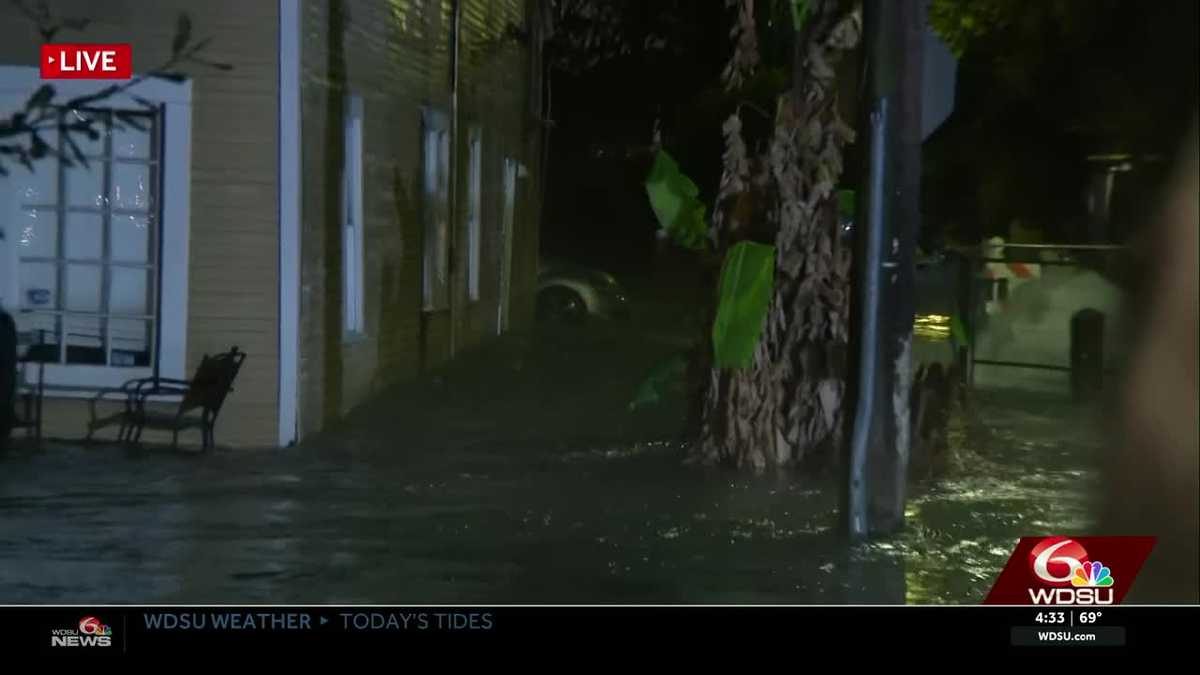 Wild Video: A New Orleans home flooded due to a water main break near S. Carrollton and Panola